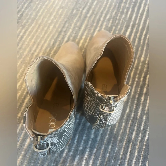 Dolcetta booties Cream with animal print back Size 6 Preowned Great Condition - Picture 4 of 6